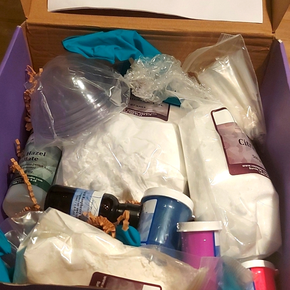 Voyageur Deluxe Bath Bomb Kit NWOT/Gift Set/Crafts